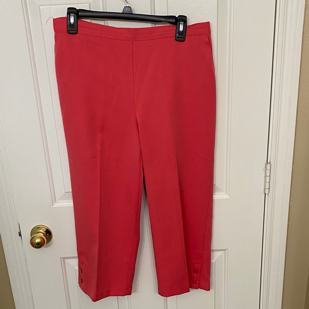Alfred Dunner Lightweight Coral Capri Pants, Size 10